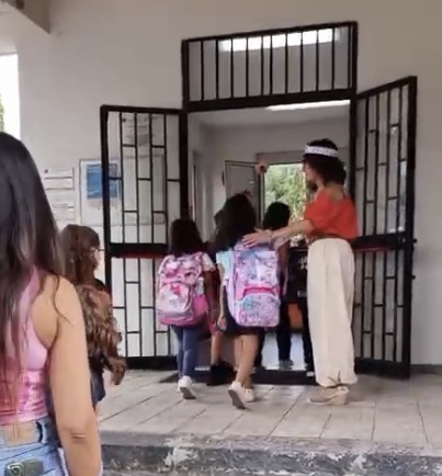 初Sicilia小学校へ シチリア小学校